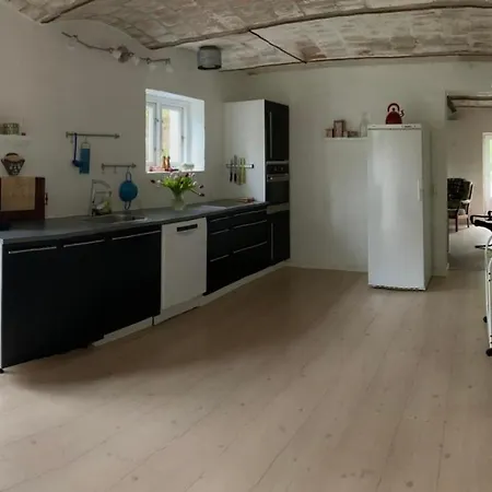Under Regnbuen, Fristed På Hærvejen * Them