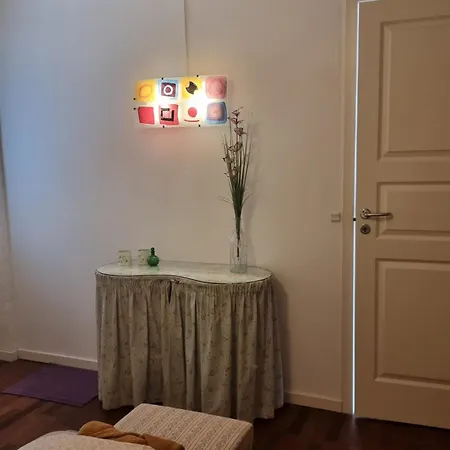 Under Regnbuen, Fristed Pa Haervejen