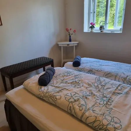 Under Regnbuen, Fristed På Hærvejen Them